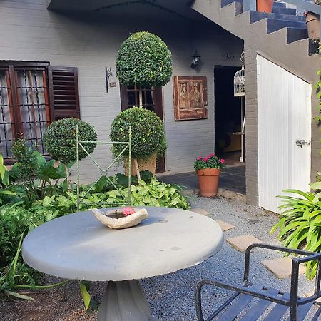 Waterhouse Guest Lodge In Waterkloof Pretoria Bilik gambar