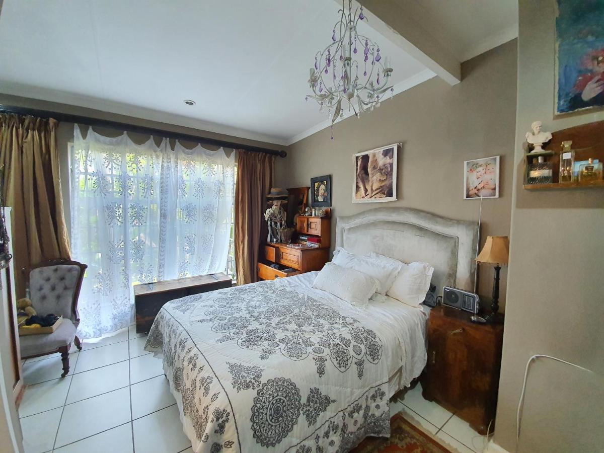 Waterhouse Guest Lodge In Waterkloof Pretoria Bilik gambar